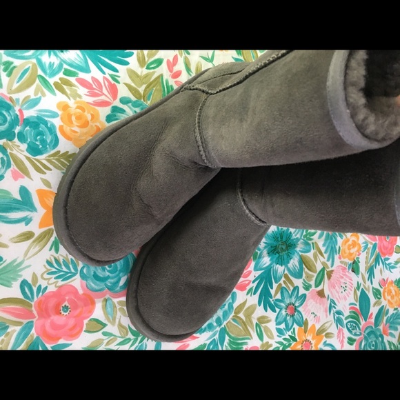 UGG Shoes - UGG Australia Classic Short Grey Size 5